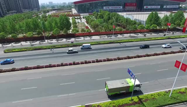 信陽(yáng)雄獅重工清掃車(chē)作業(yè)現(xiàn)場(chǎng)